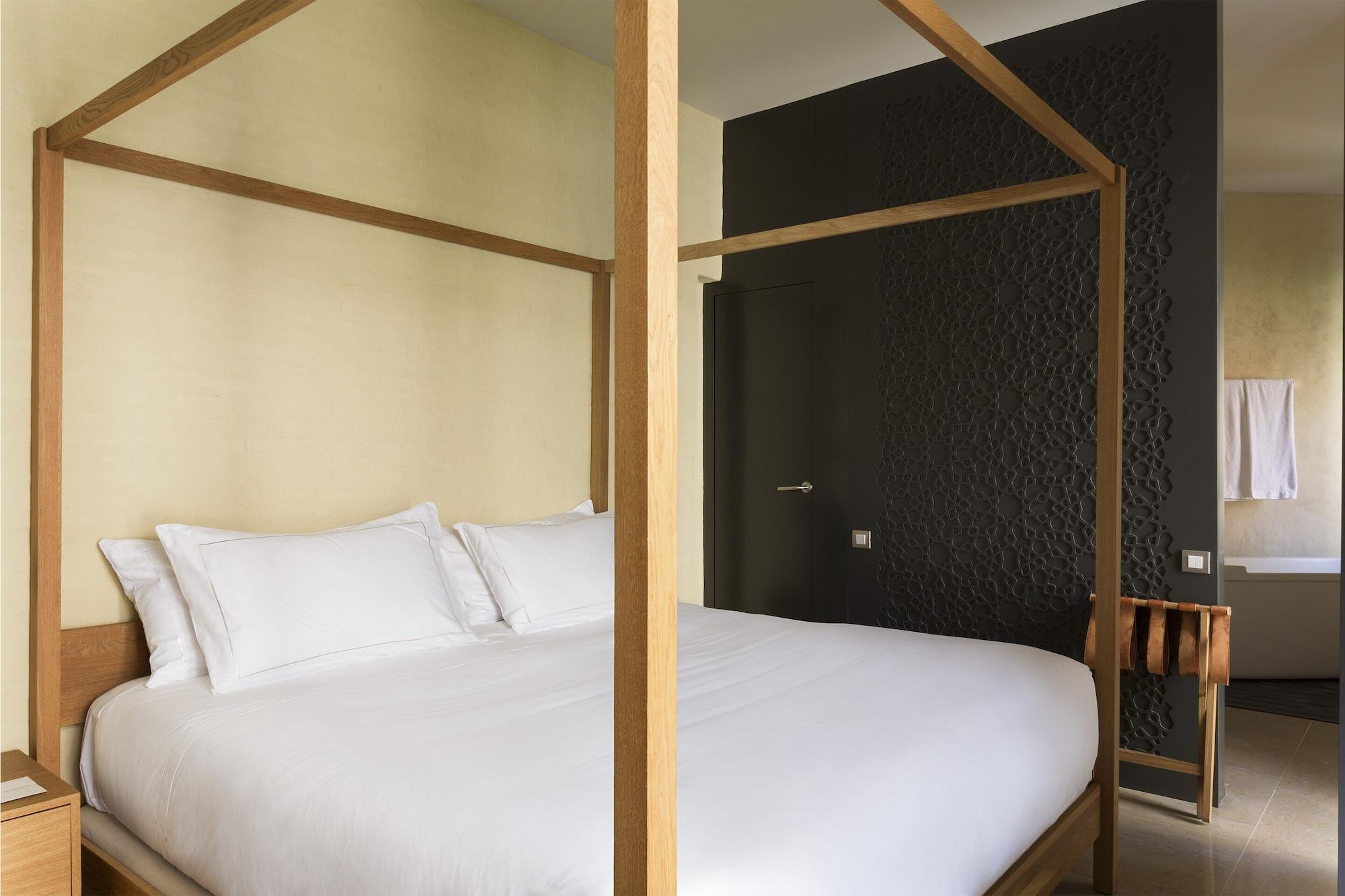 Eme Catedral Mercer Hotel Севилья Экстерьер фото A room at the hotel