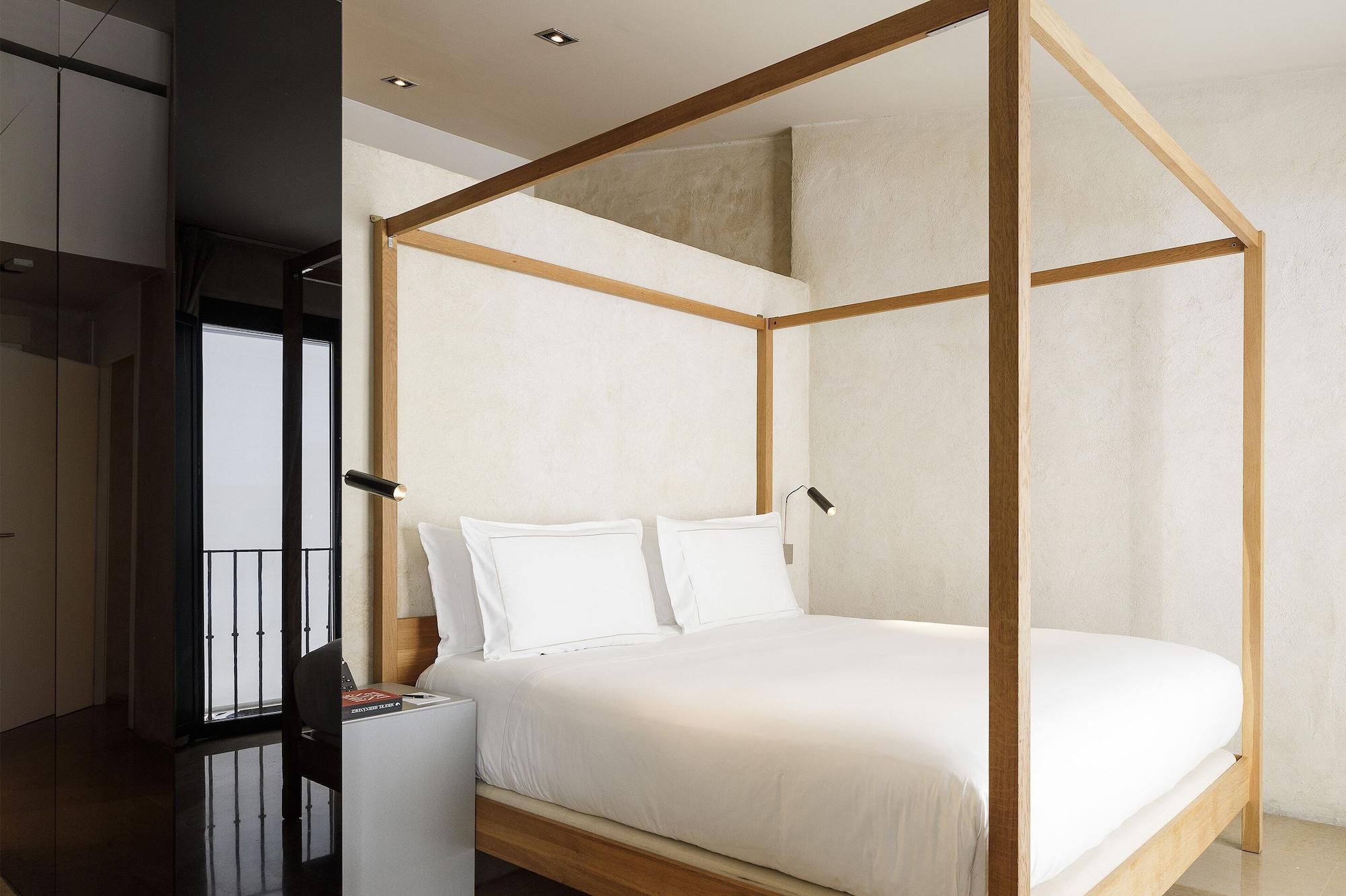 Eme Catedral Mercer Hotel Севилья Экстерьер фото A bedroom at the hotel