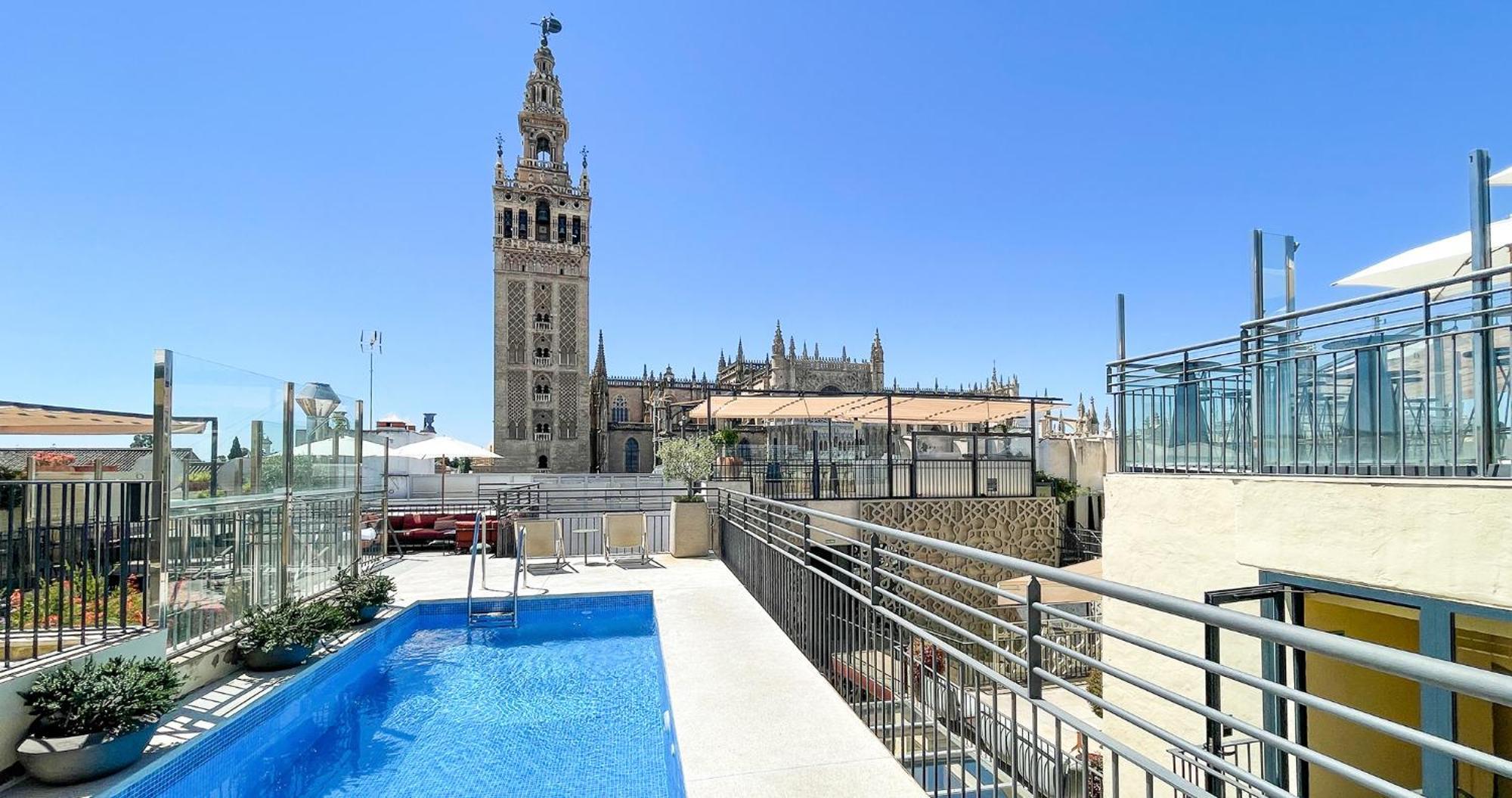 Eme Catedral Mercer Hotel Севилья Экстерьер фото Rooftop pool at Hotel Granada Center