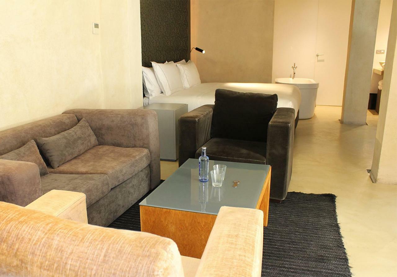 Eme Catedral Mercer Hotel Севилья Экстерьер фото A suite at the hotel
