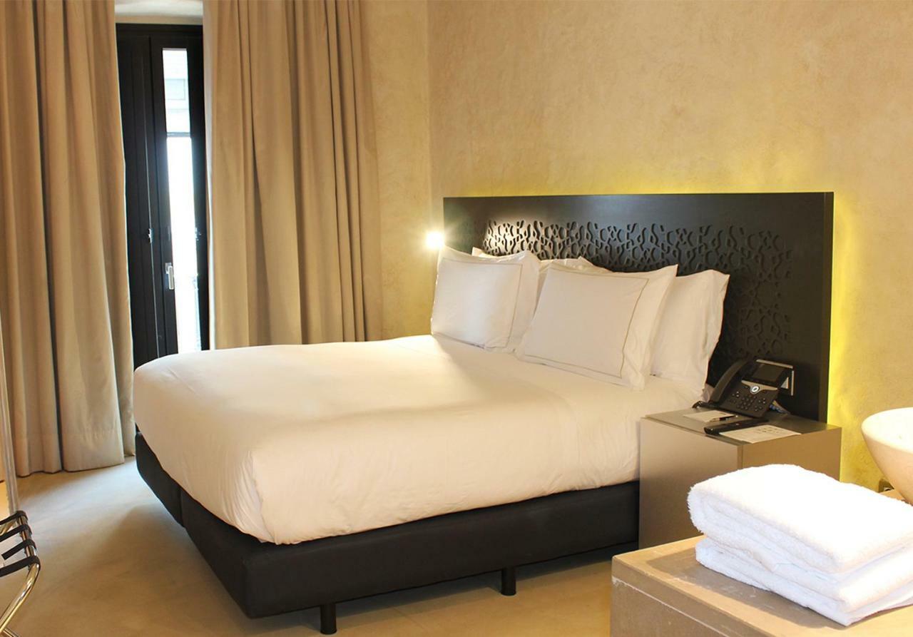Eme Catedral Mercer Hotel Севилья Экстерьер фото A bedroom at the hotel