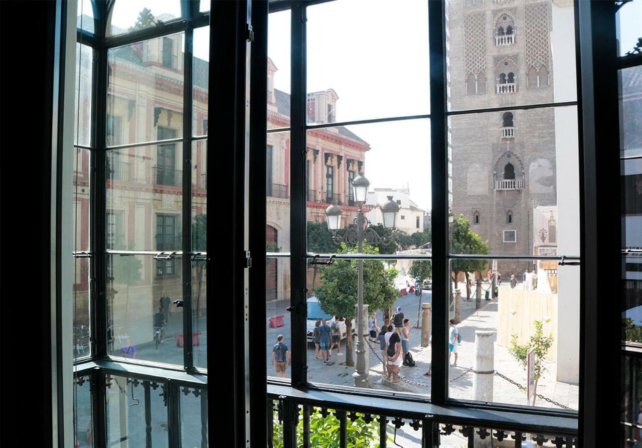 Eme Catedral Mercer Hotel Севилья Экстерьер фото A window in the house of Picasso in Barcelona