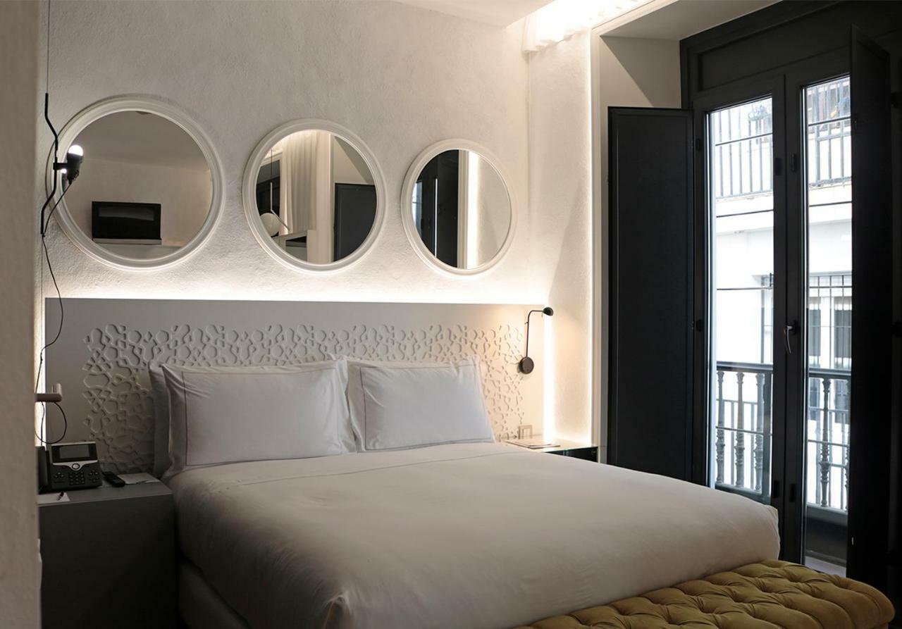 Eme Catedral Mercer Hotel Севилья Экстерьер фото A room at the hotel