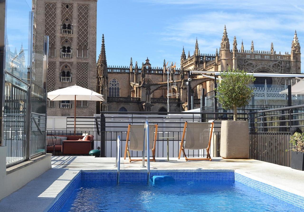 Eme Catedral Mercer Hotel Севилья Экстерьер фото Rooftop pool at Hotel Casa 1887