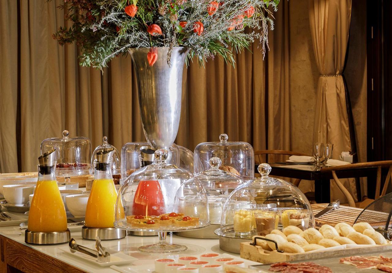 Eme Catedral Mercer Hotel Севилья Экстерьер фото A breakfast buffet